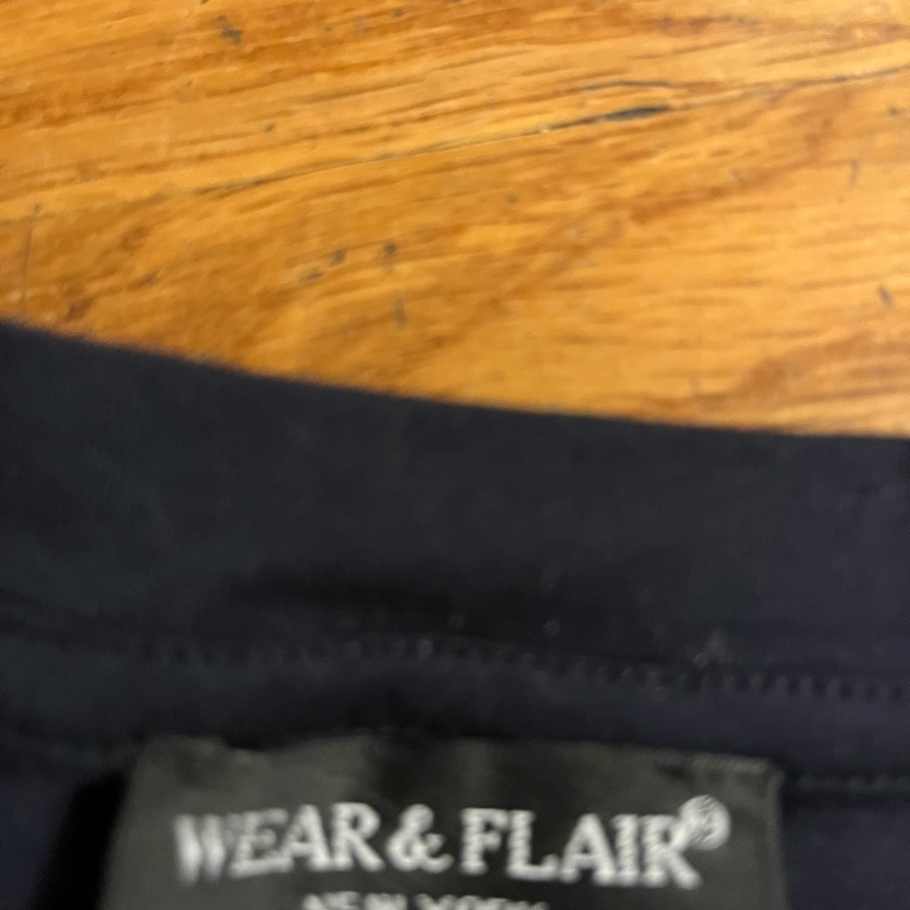 Beautiful women’s blouse size S - barely worn 💫